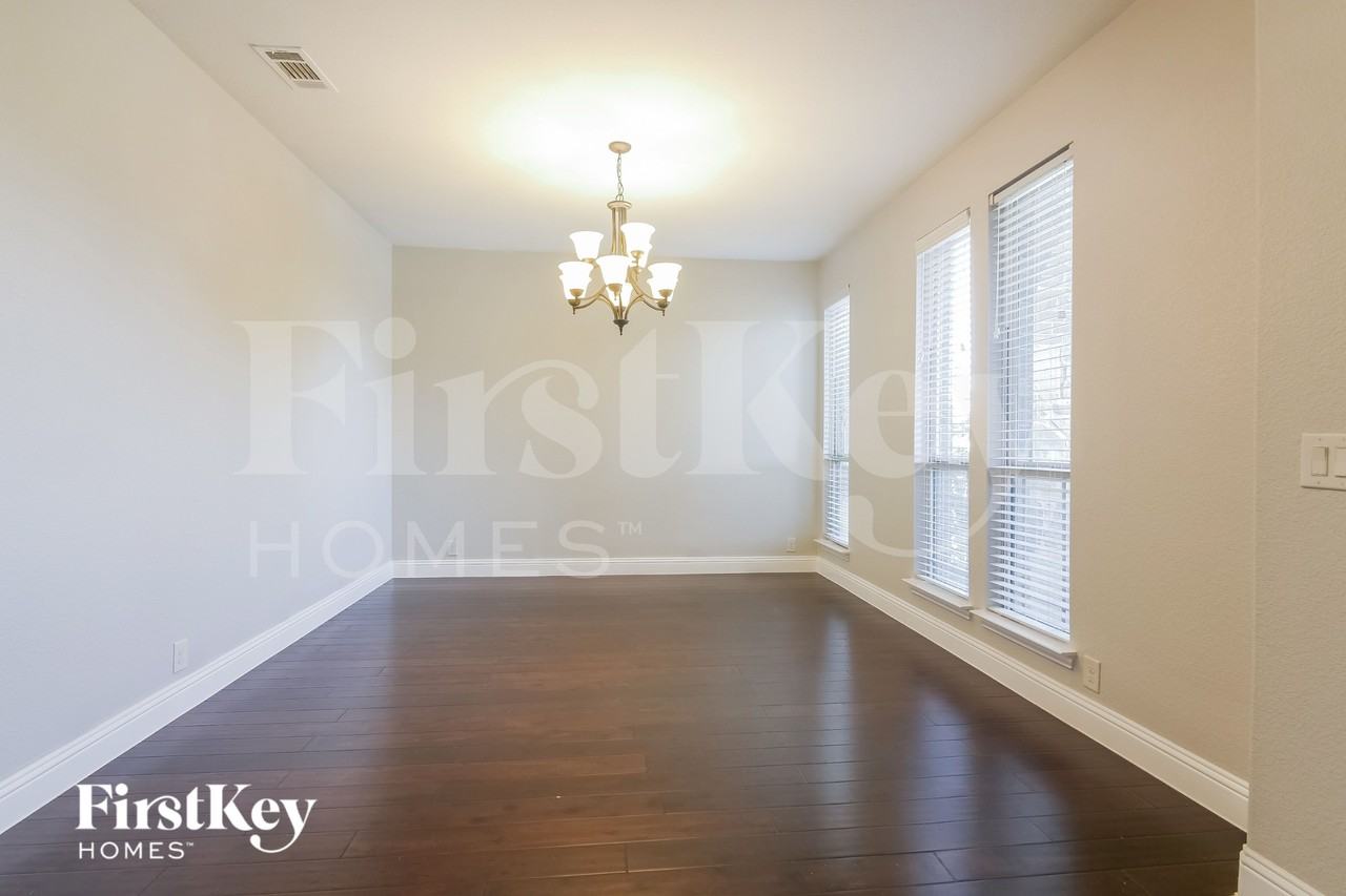 1301 Lucetta Ct - Photo 4 of 16