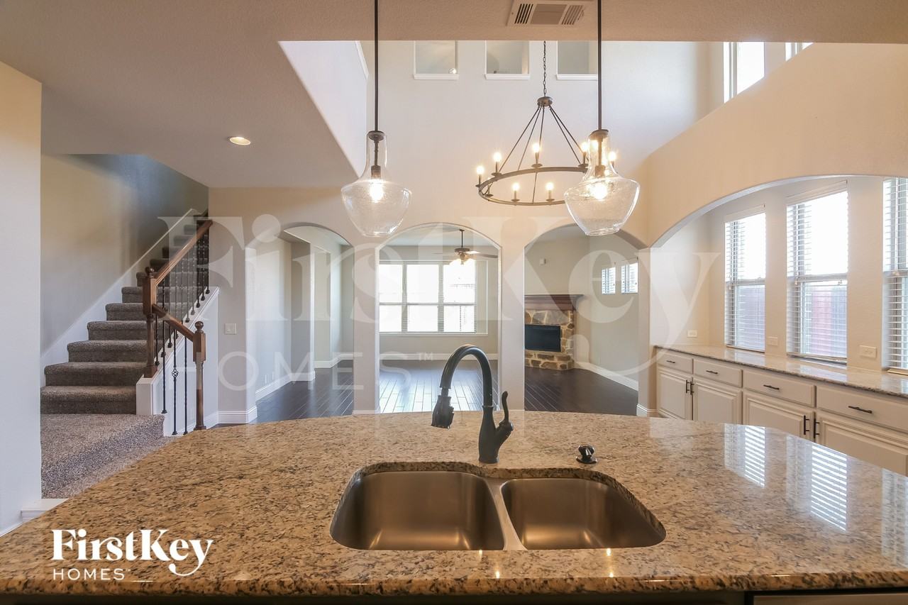 1301 Lucetta Ct - Photo 7 of 16