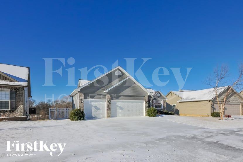 221 Lonepine Dr - Photo 2 of 15
