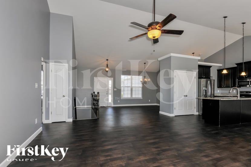 221 Lonepine Dr - Photo 3 of 15
