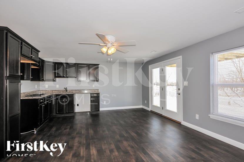 221 Lonepine Dr - Photo 7 of 15