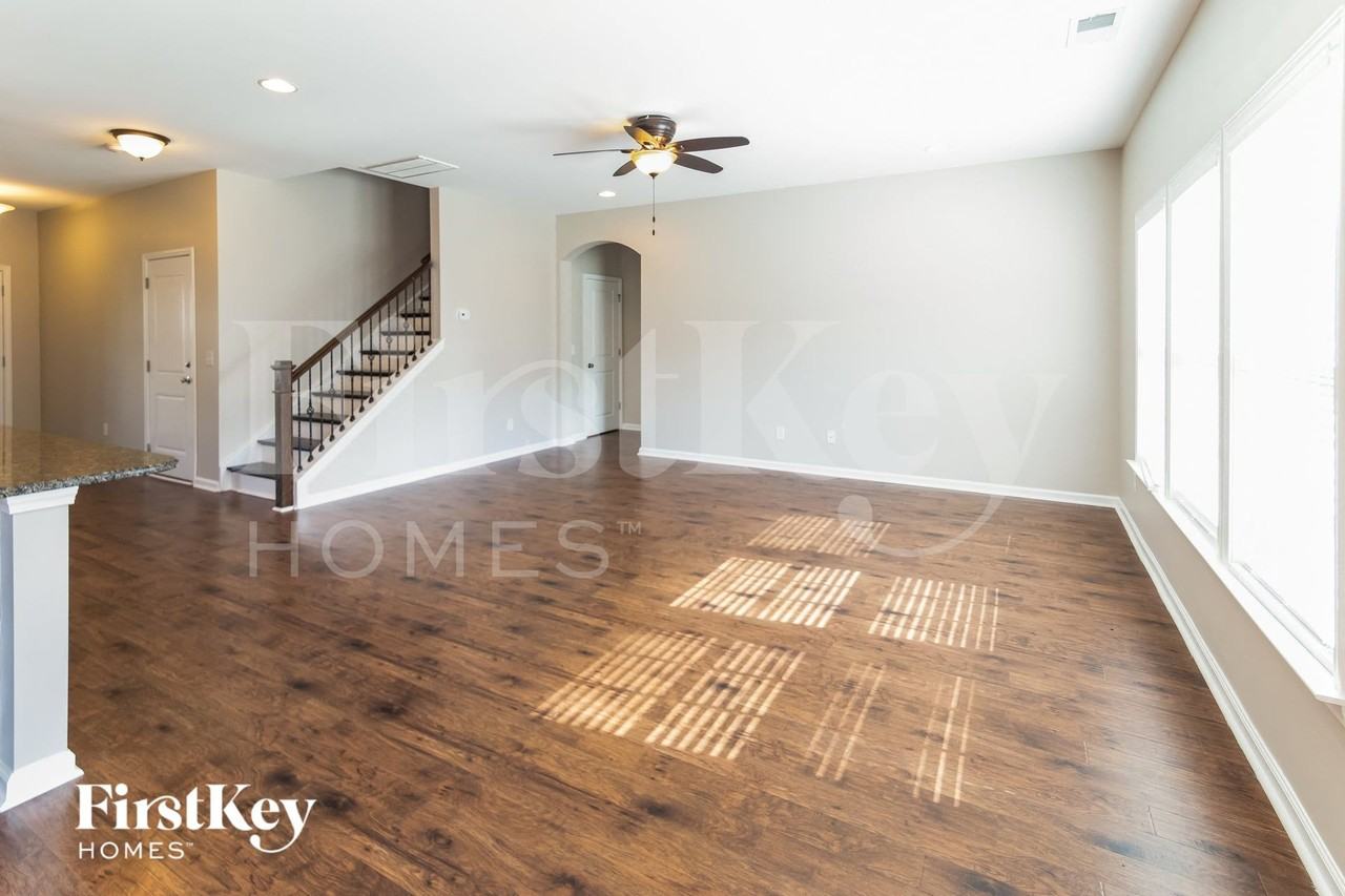 423 Mountain Laurel Cir - Photo 4 of 15