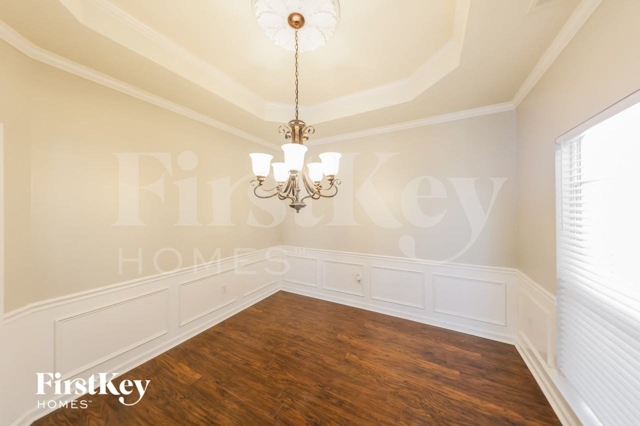 925 Jackson Cir - Photo 5 of 15
