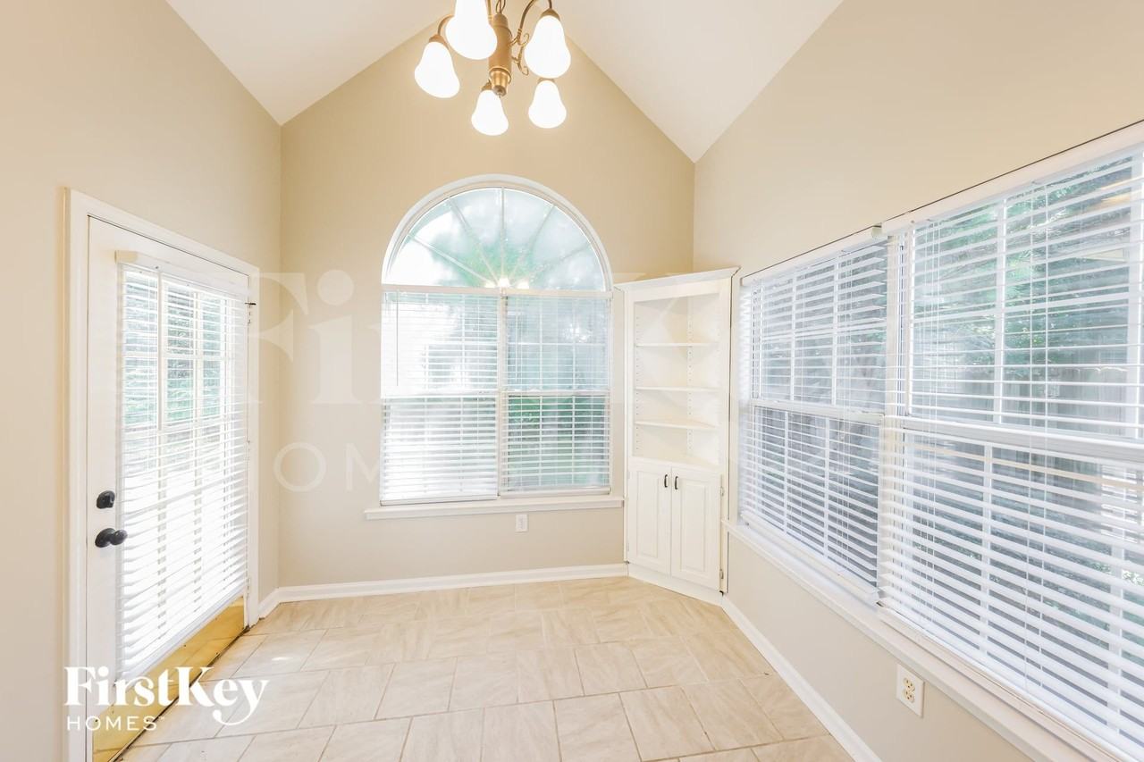 925 Jackson Cir - Photo 6 of 15