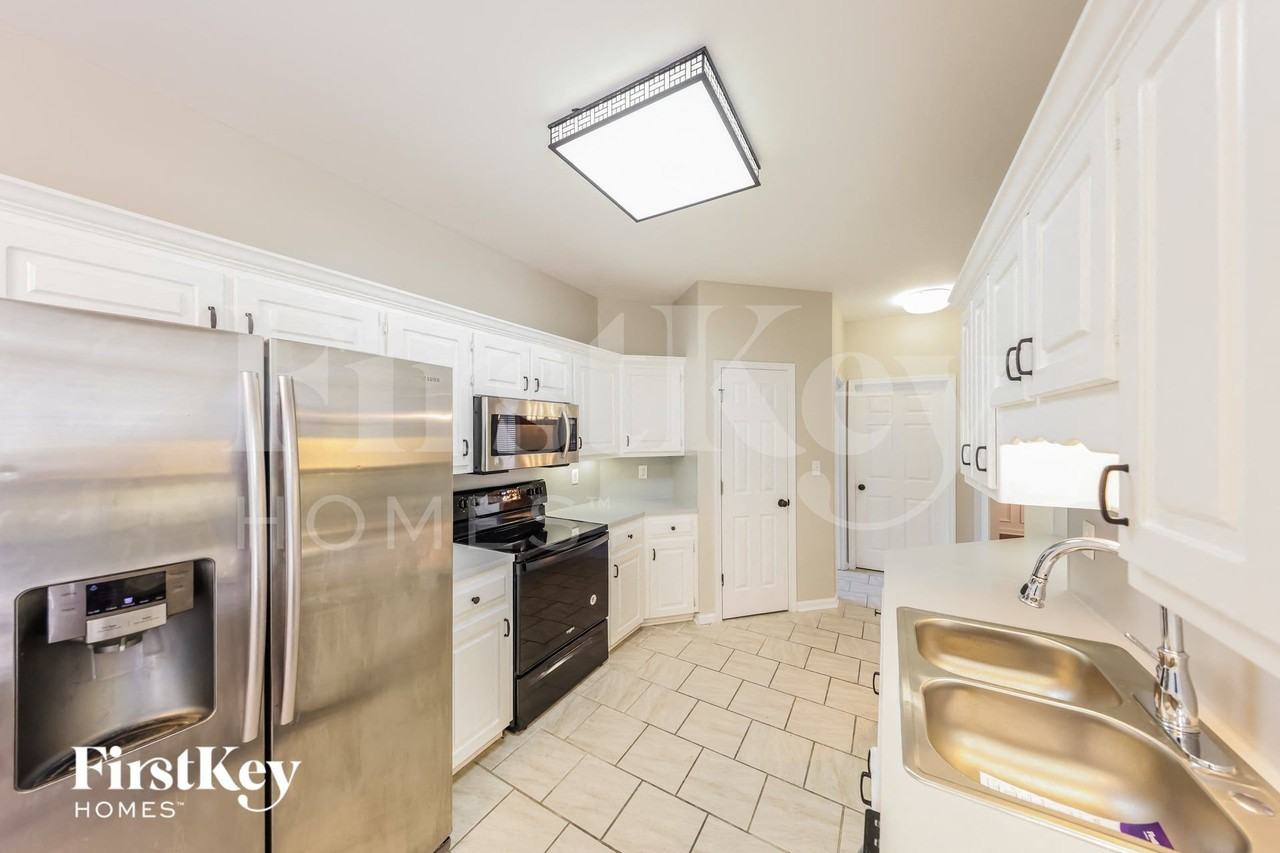925 Jackson Cir - Photo 7 of 15