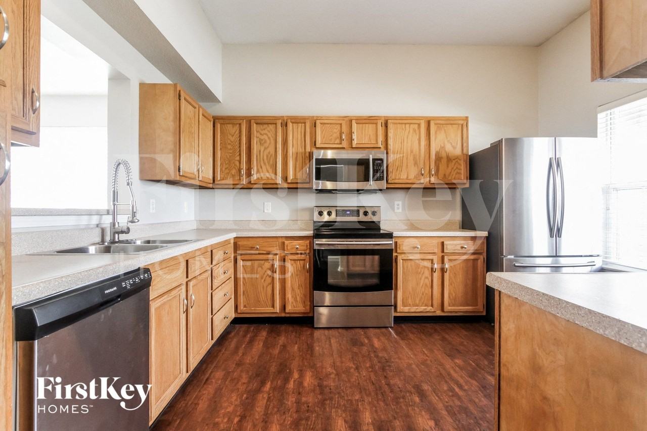 778 Preakness Dr - Photo 4 of 15