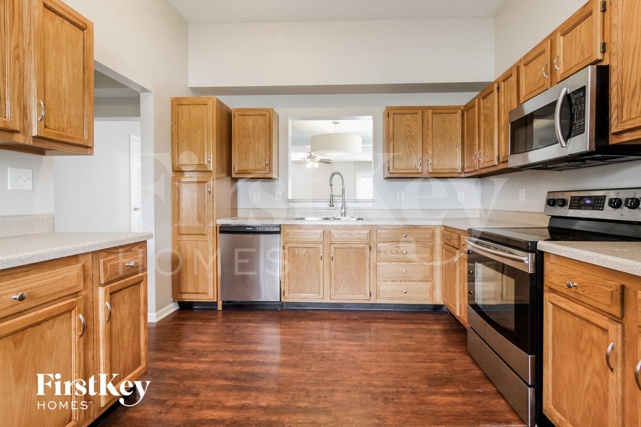 778 Preakness Dr - Photo 5 of 15