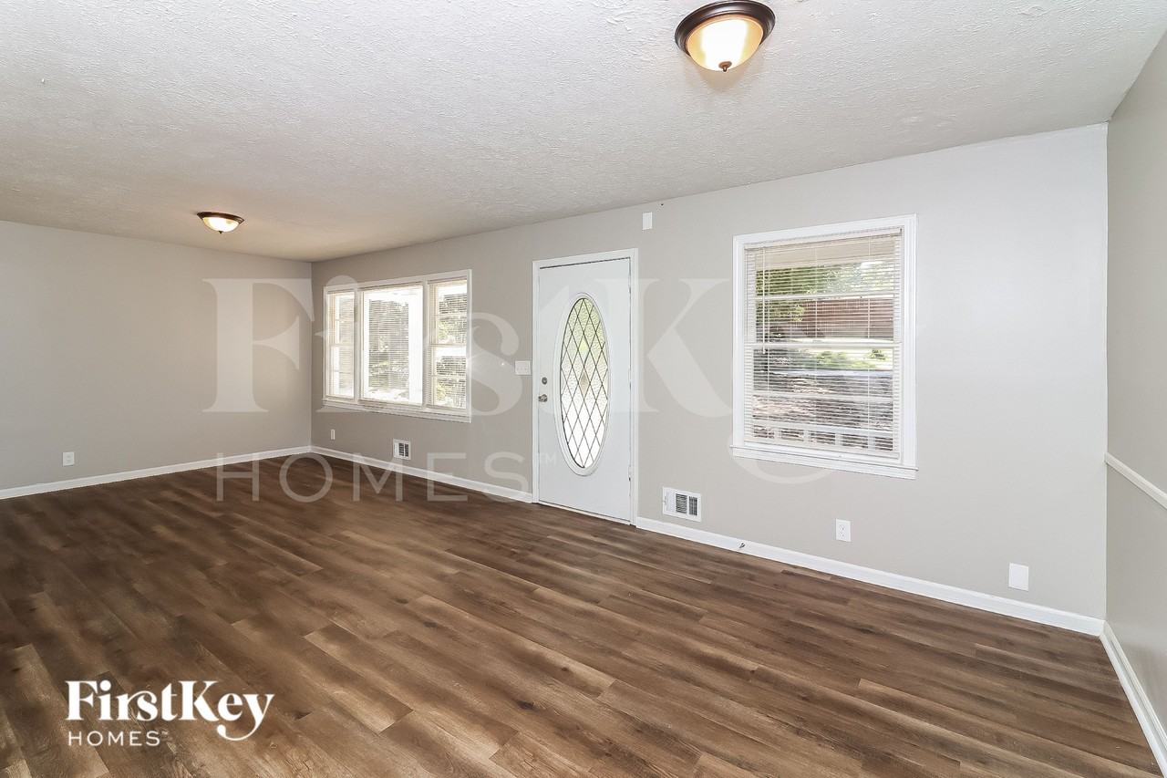 5379 Park Ave - Photo 2 of 15