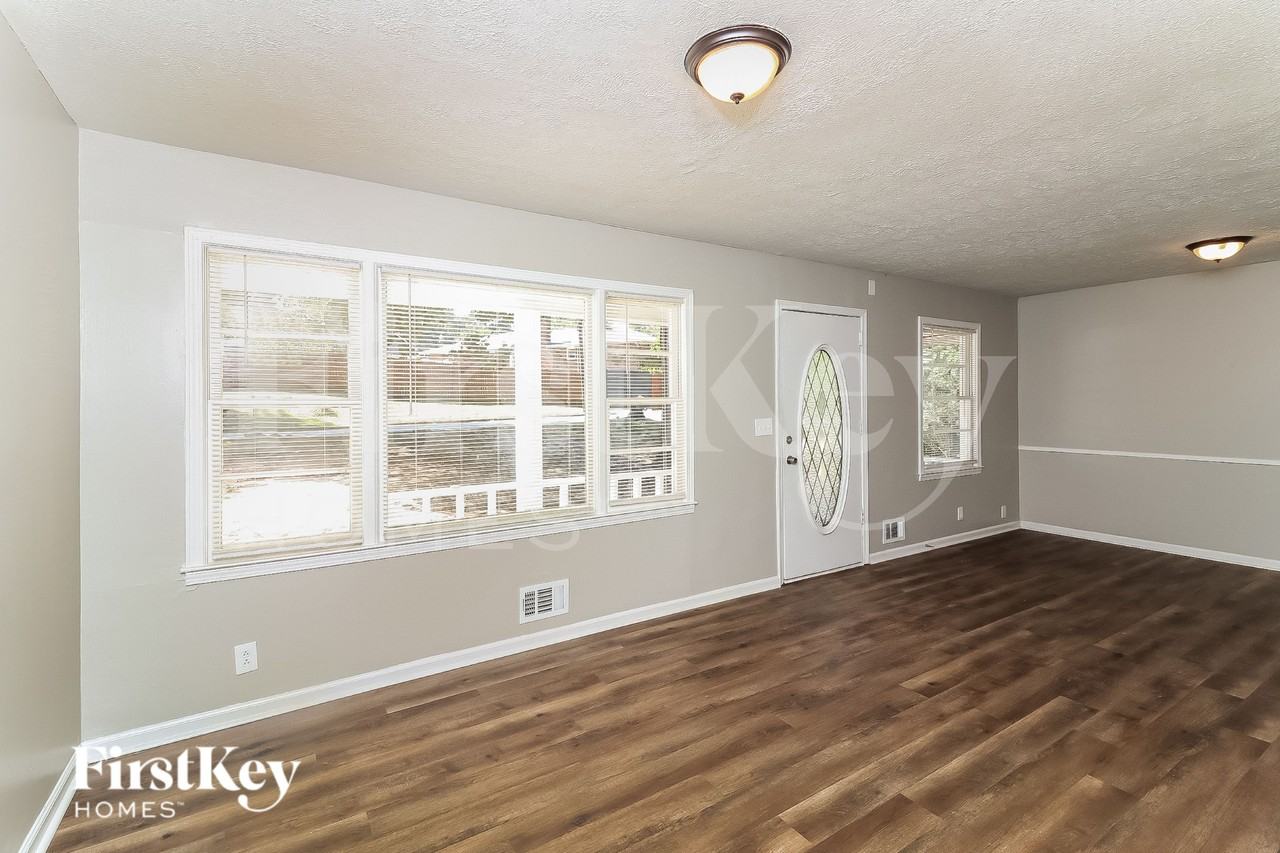 5379 Park Ave - Photo 3 of 15