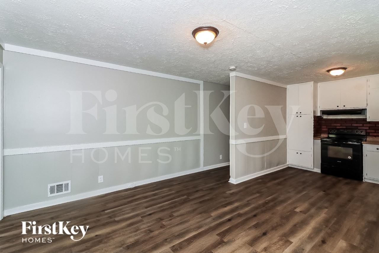 5379 Park Ave - Photo 4 of 15