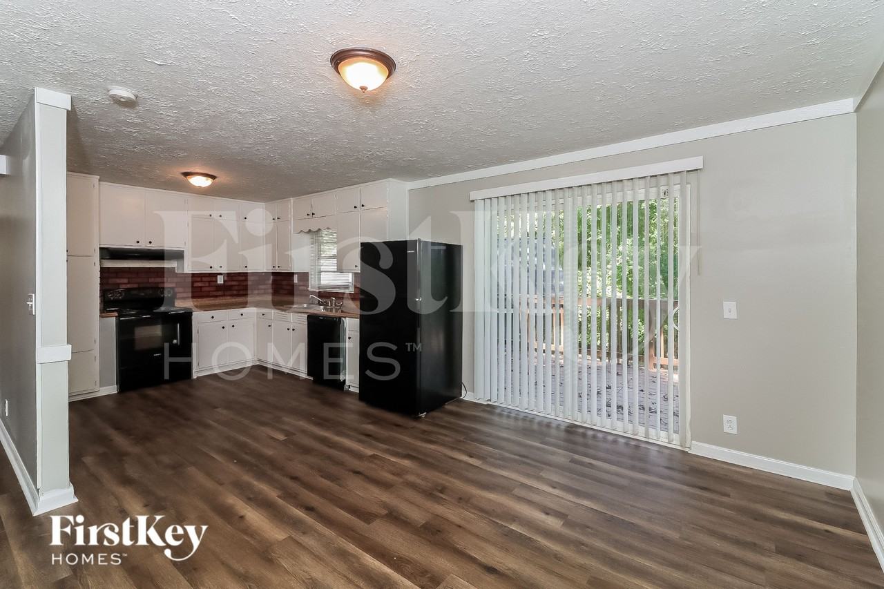 5379 Park Ave - Photo 5 of 15