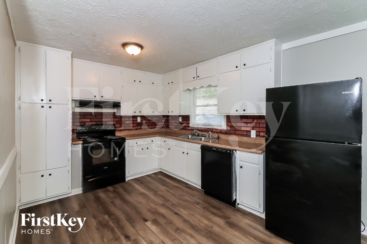 5379 Park Ave - Photo 7 of 15