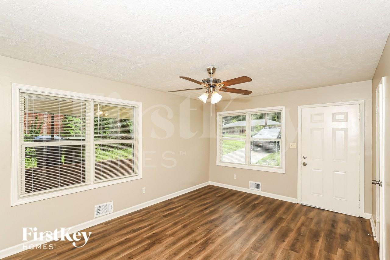 1114 Indale Pl Sw - Photo 3 of 19