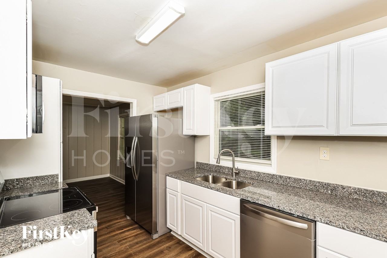 1114 Indale Pl Sw - Photo 6 of 19