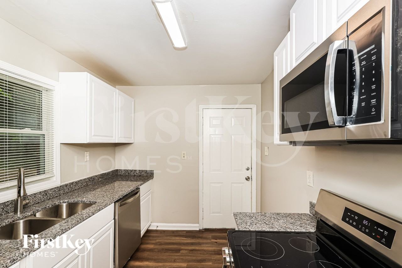 1114 Indale Pl Sw - Photo 7 of 19