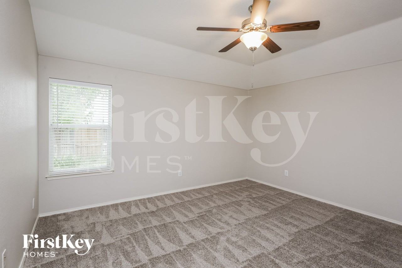 10901 Braemoor Dr - Photo 7 of 16