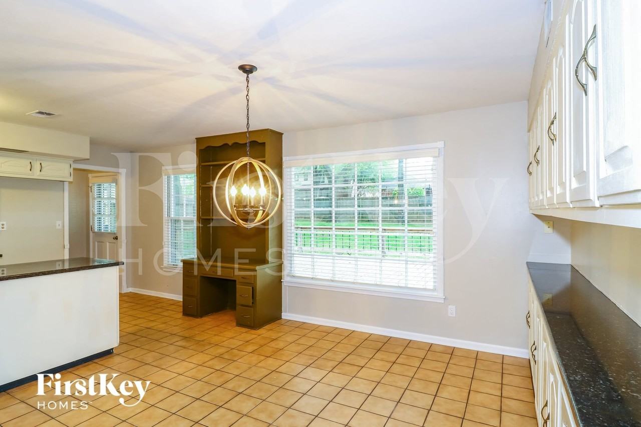 212 E Powell Rd - Photo 5 of 15