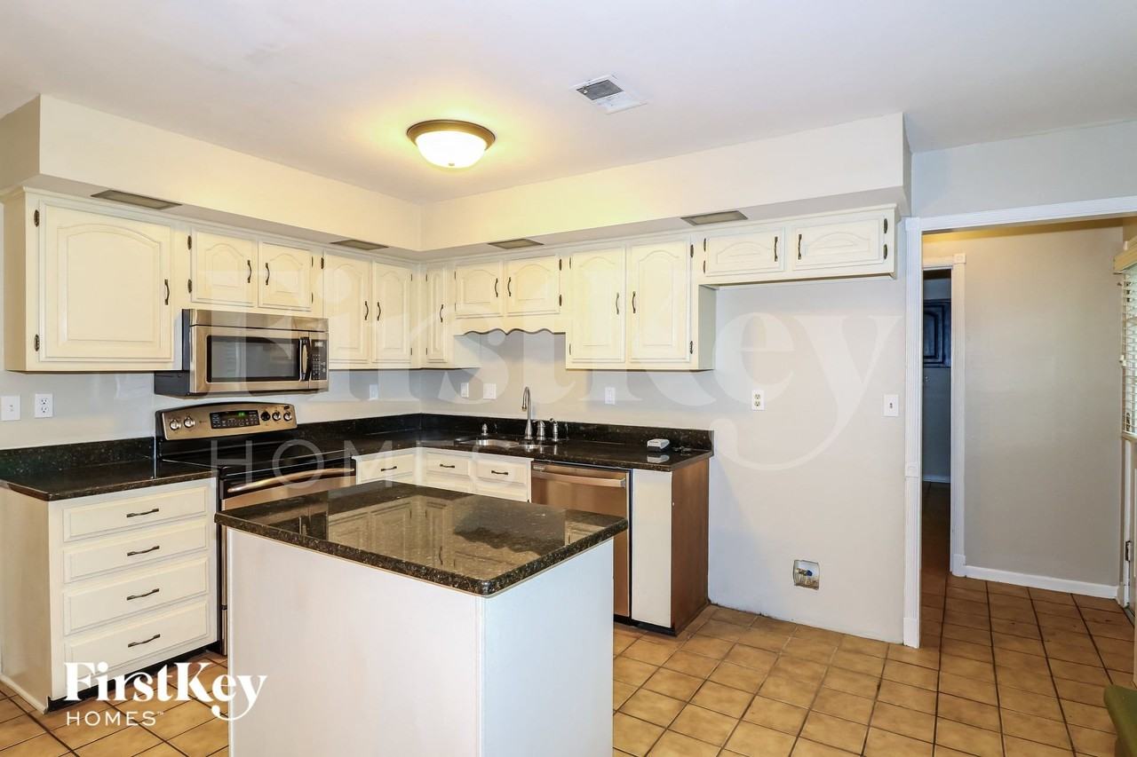 212 E Powell Rd - Photo 6 of 15