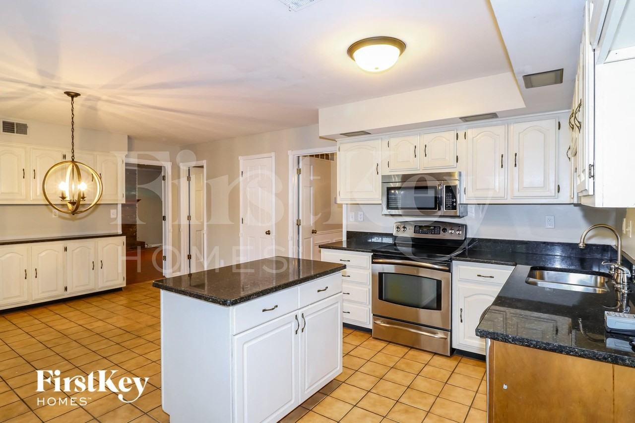 212 E Powell Rd - Photo 7 of 15