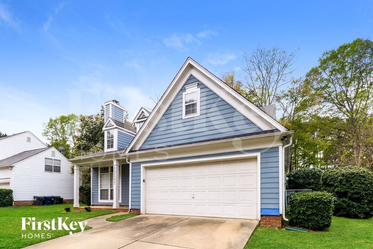 12137 Moonshadow Ln - Photo 2 of 15