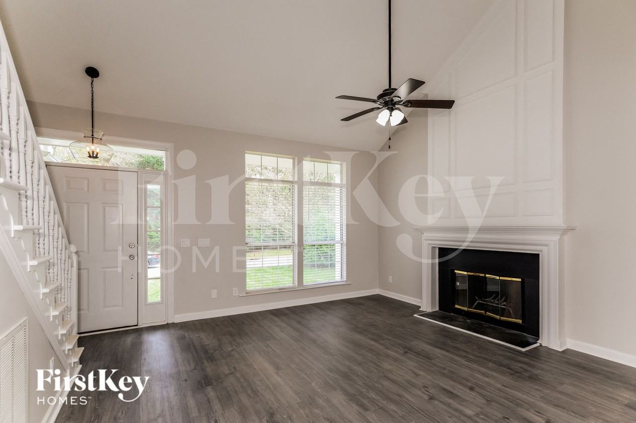 12137 Moonshadow Ln - Photo 3 of 15