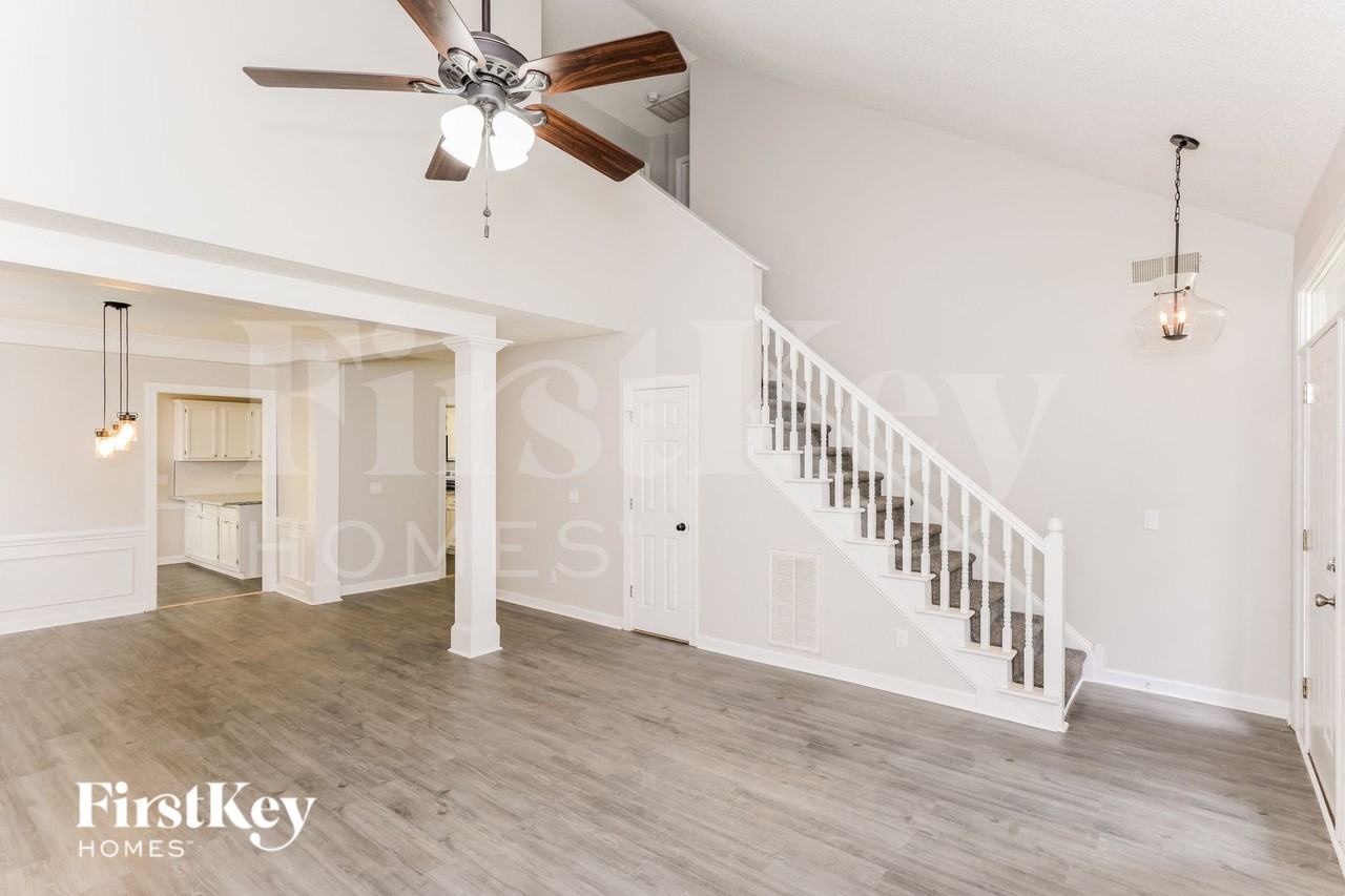 12137 Moonshadow Ln - Photo 4 of 15