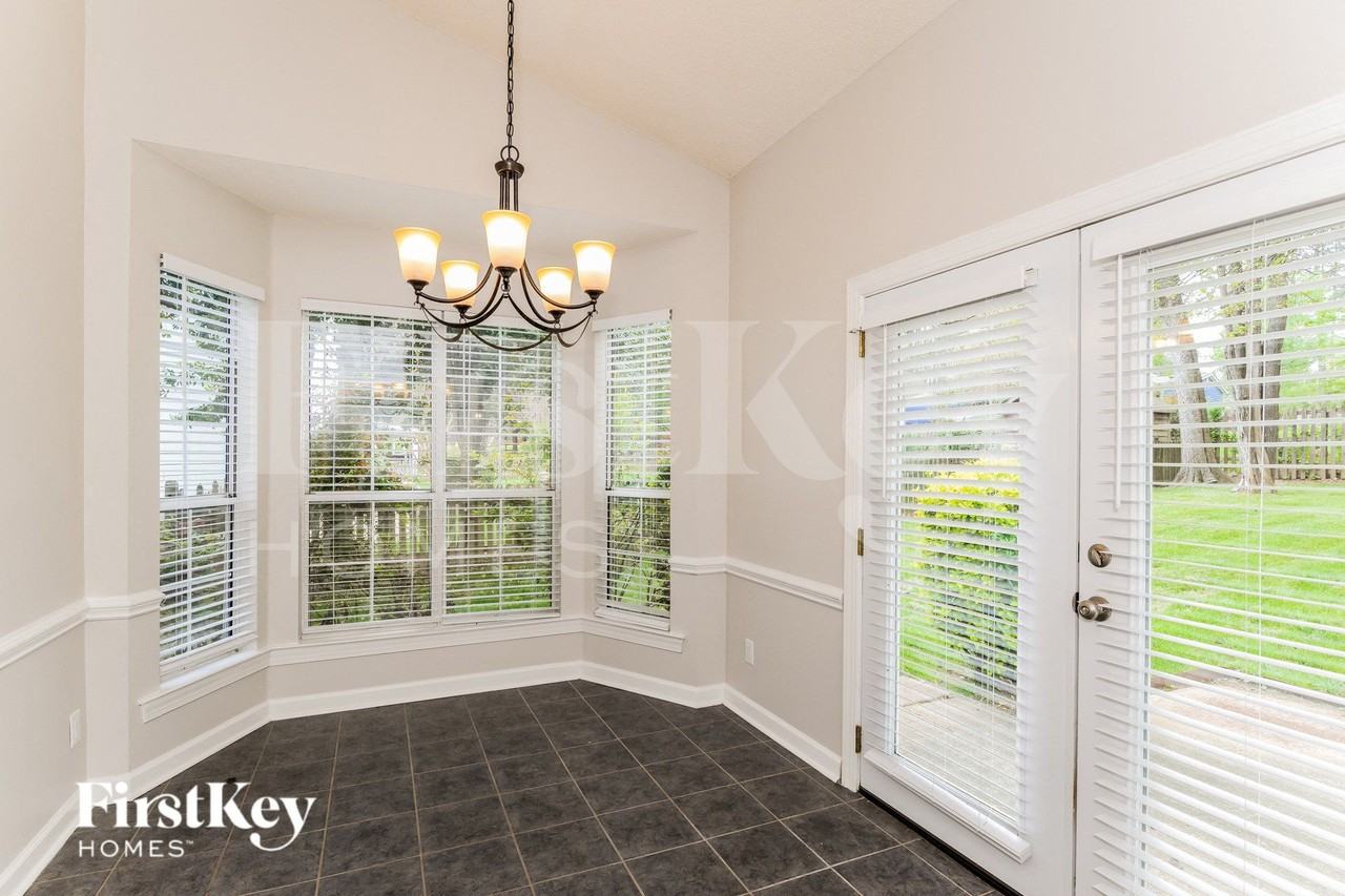 12137 Moonshadow Ln - Photo 5 of 15