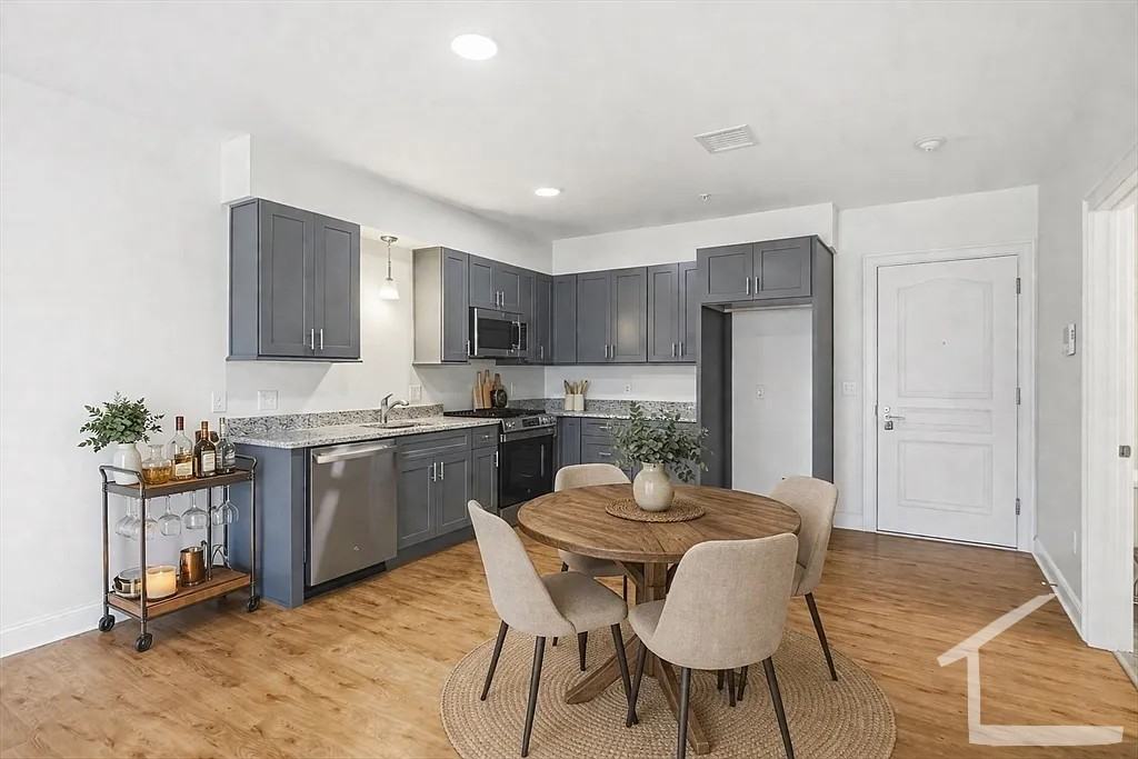 Franklin Ave #105 - Photo 2 of 7