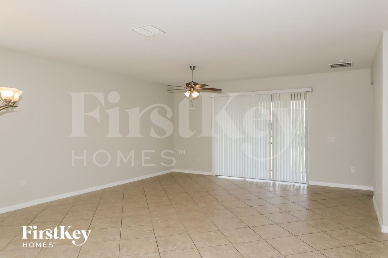 2309 Grantham Ave - Photo 2 of 16