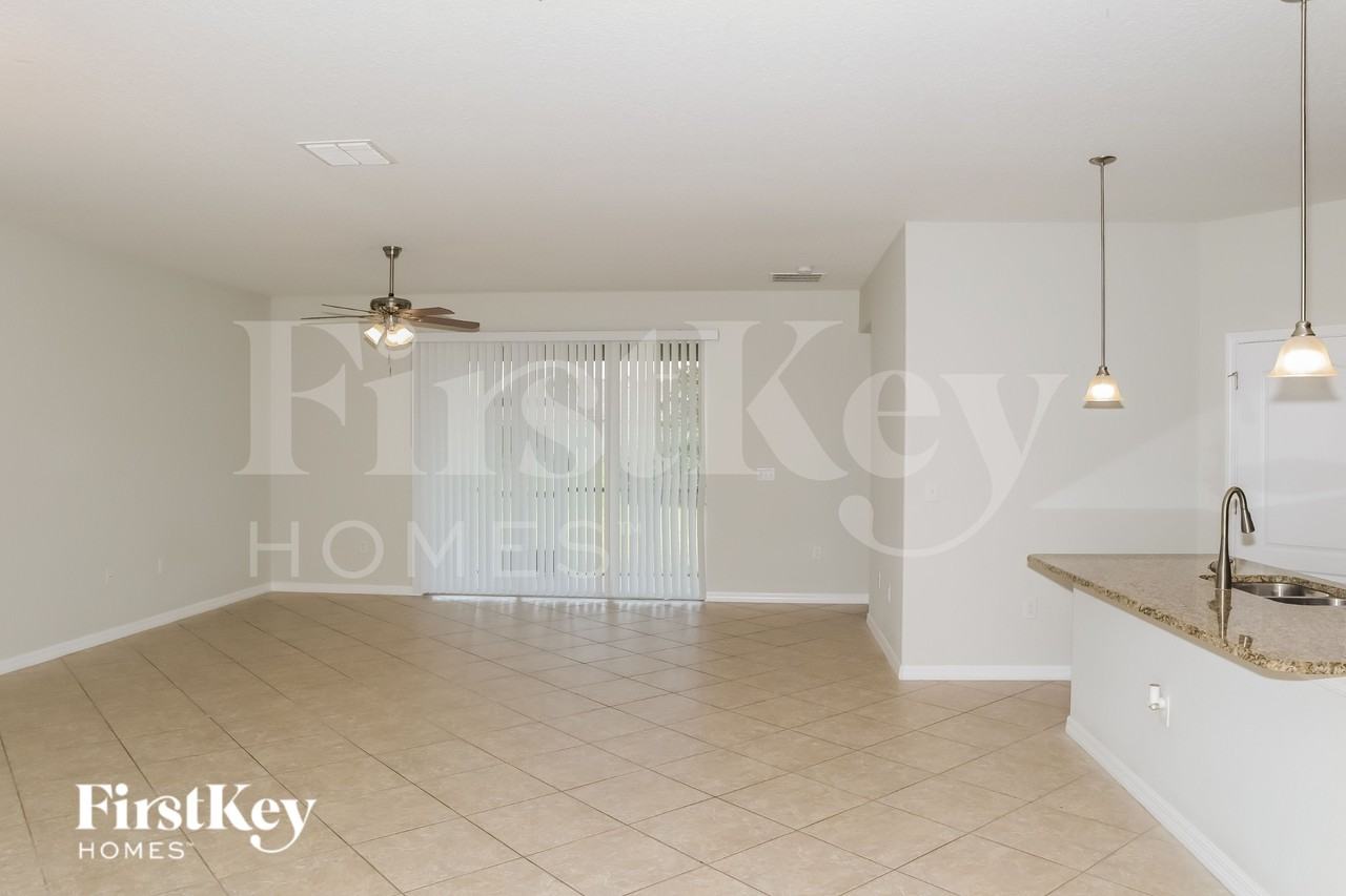 2309 Grantham Ave - Photo 4 of 16