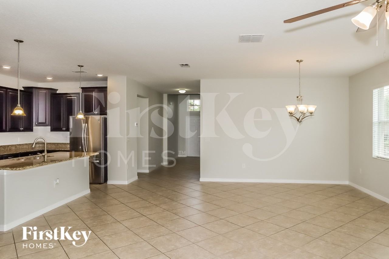 2309 Grantham Ave - Photo 5 of 16