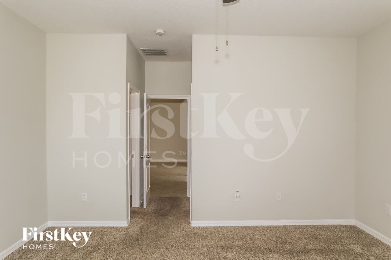 2309 Grantham Ave - Photo 7 of 16