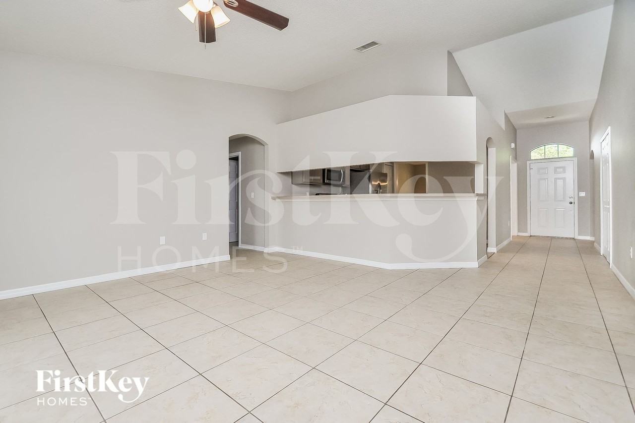 6511 Fox Crest Ln - Photo 4 of 15