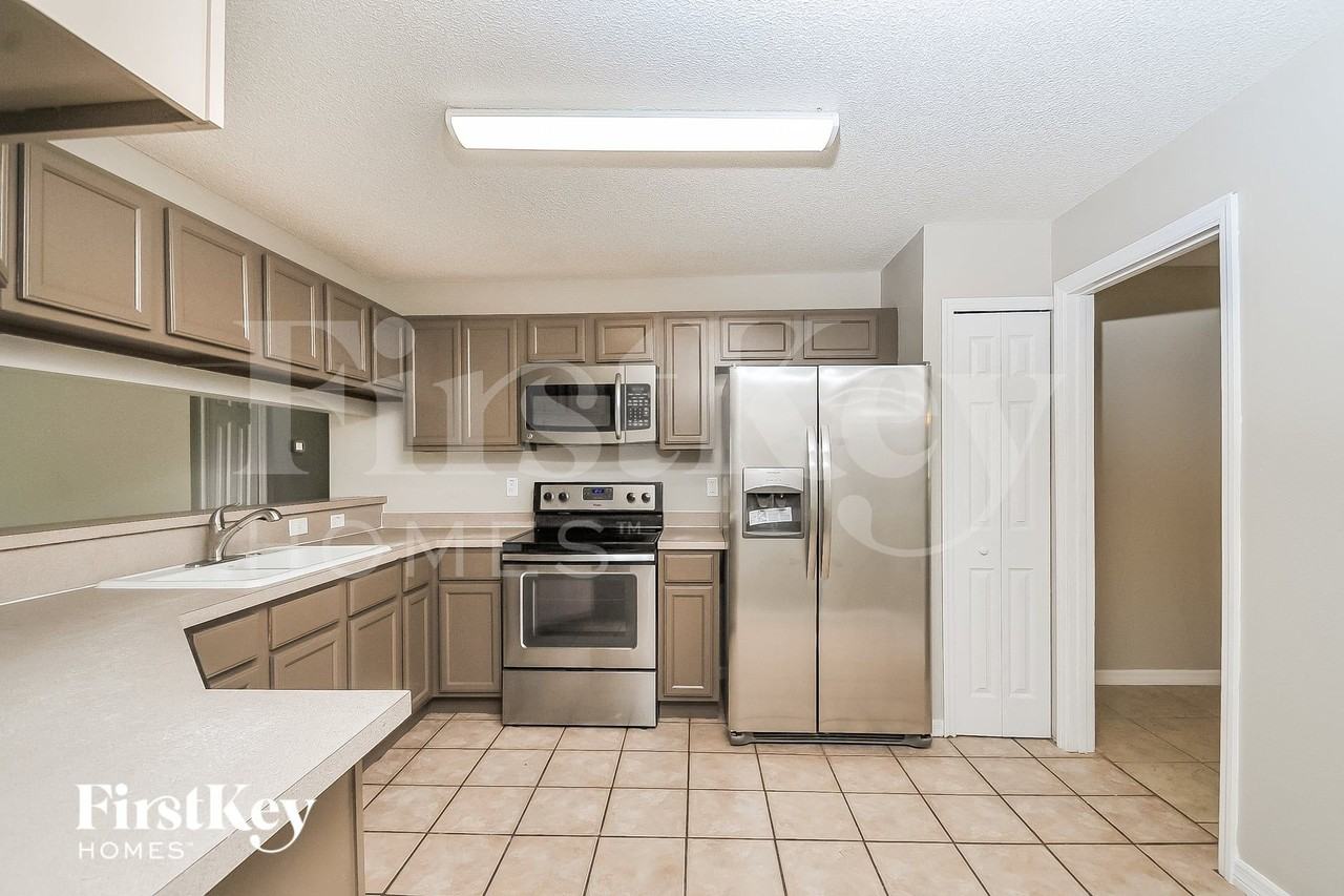 6511 Fox Crest Ln - Photo 7 of 15