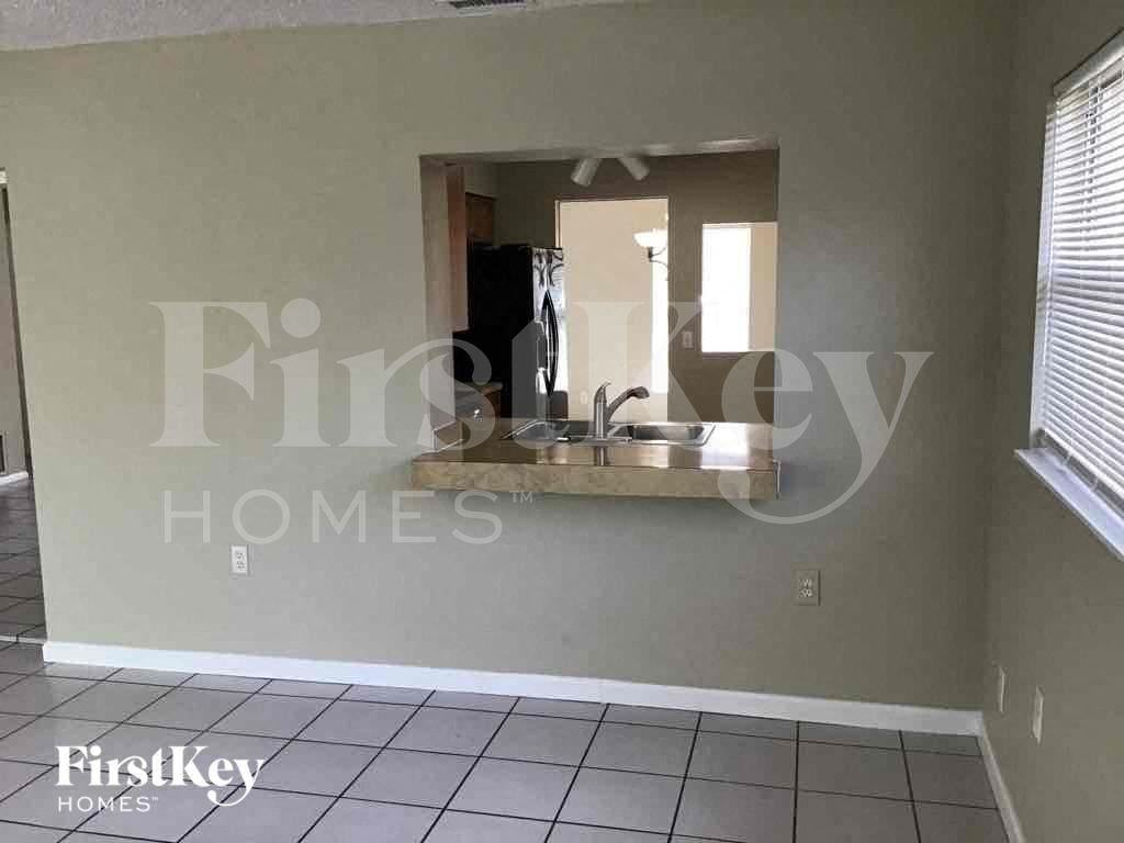 613 Brittany Ct - Photo 2 of 18