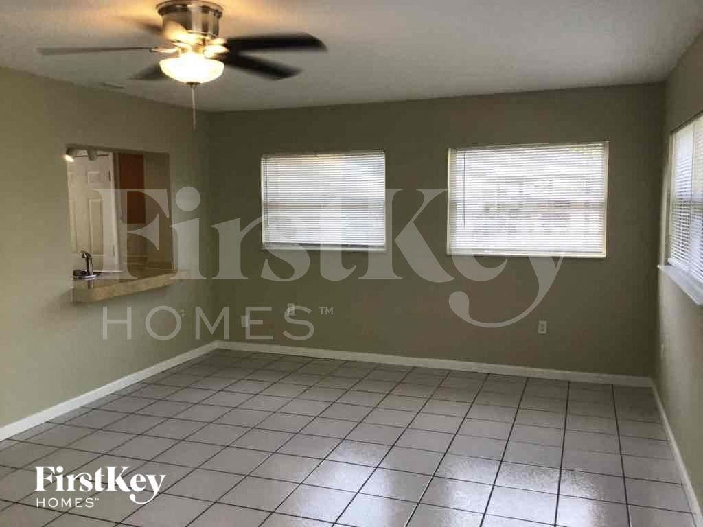 613 Brittany Ct - Photo 4 of 18