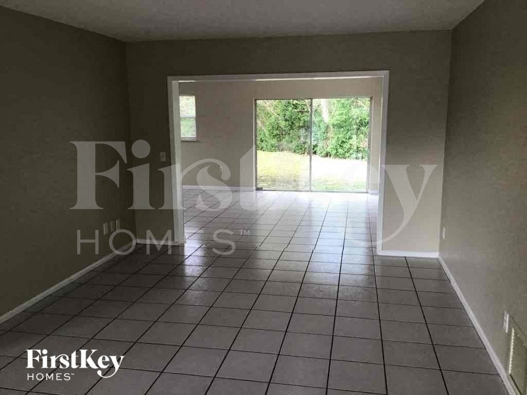 613 Brittany Ct - Photo 6 of 18