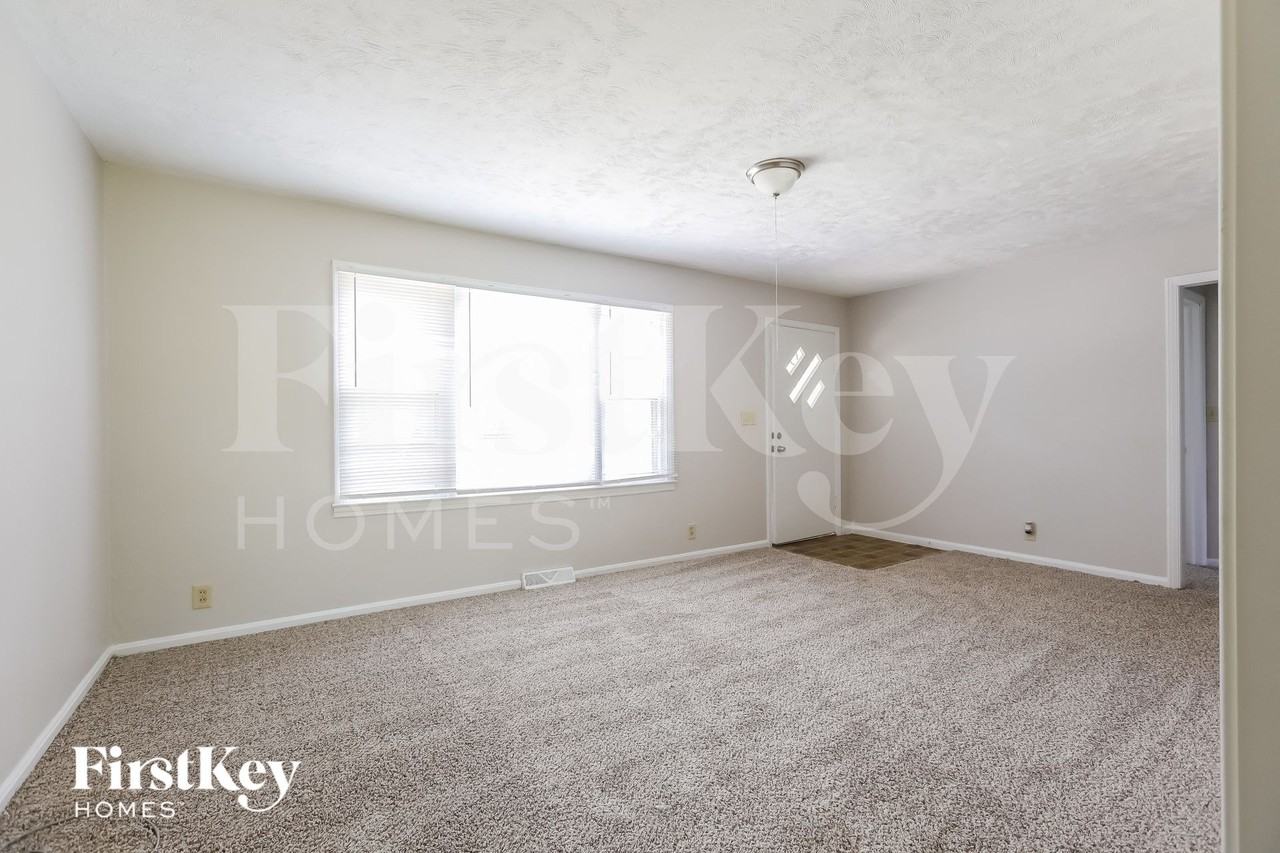 8405 E 47th St - Photo 4 of 15