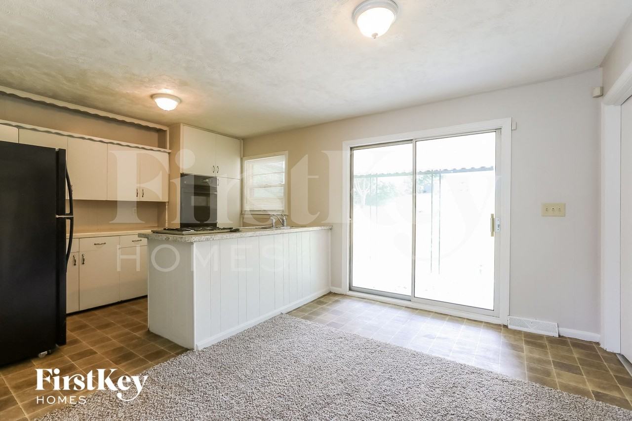 8405 E 47th St - Photo 5 of 15