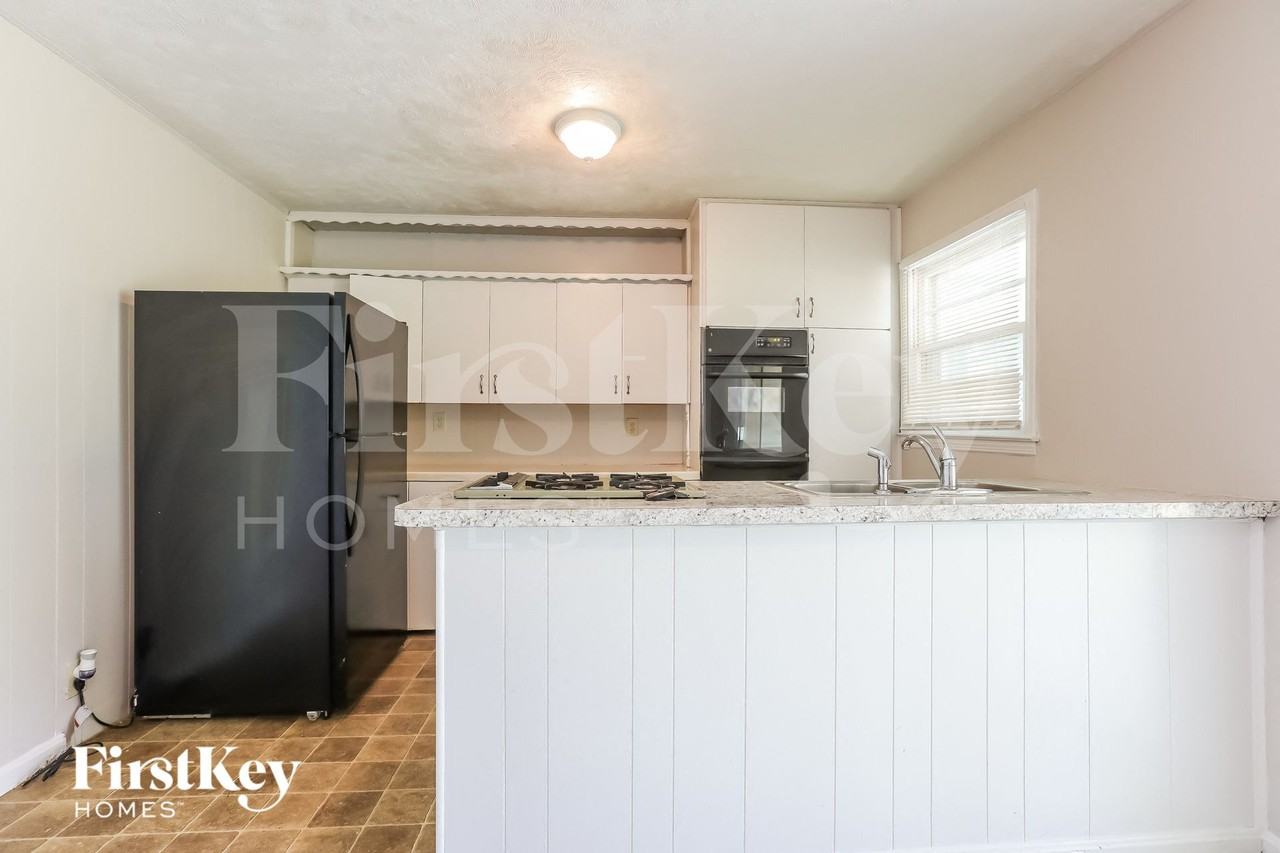 8405 E 47th St - Photo 6 of 15