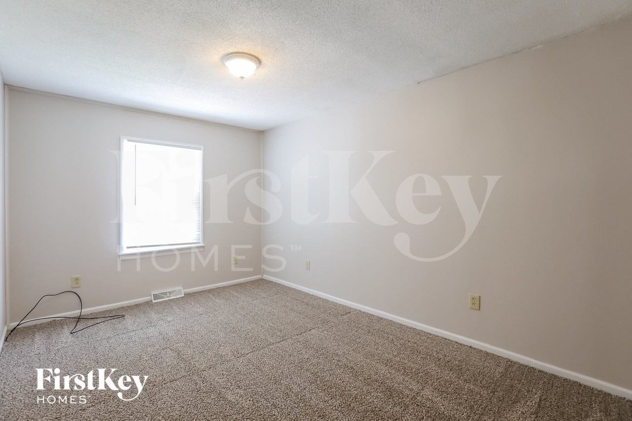 8405 E 47th St - Photo 7 of 15