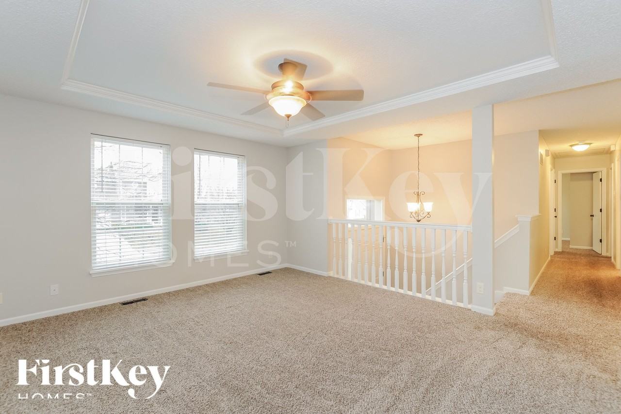 808 E 15th St - Photo 4 of 15