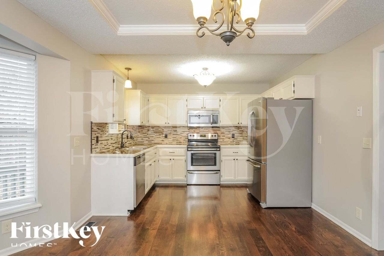 808 E 15th St - Photo 6 of 15