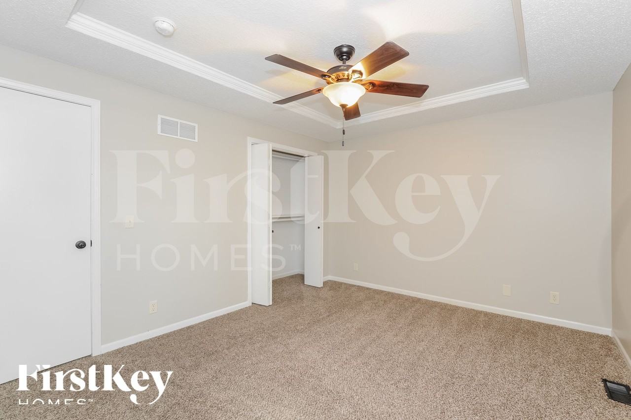 808 E 15th St - Photo 7 of 15