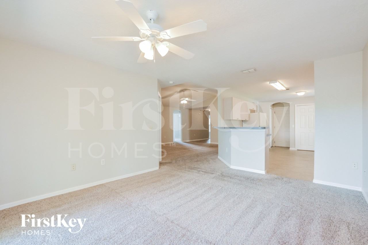 743 Pelican Ct - Photo 4 of 16