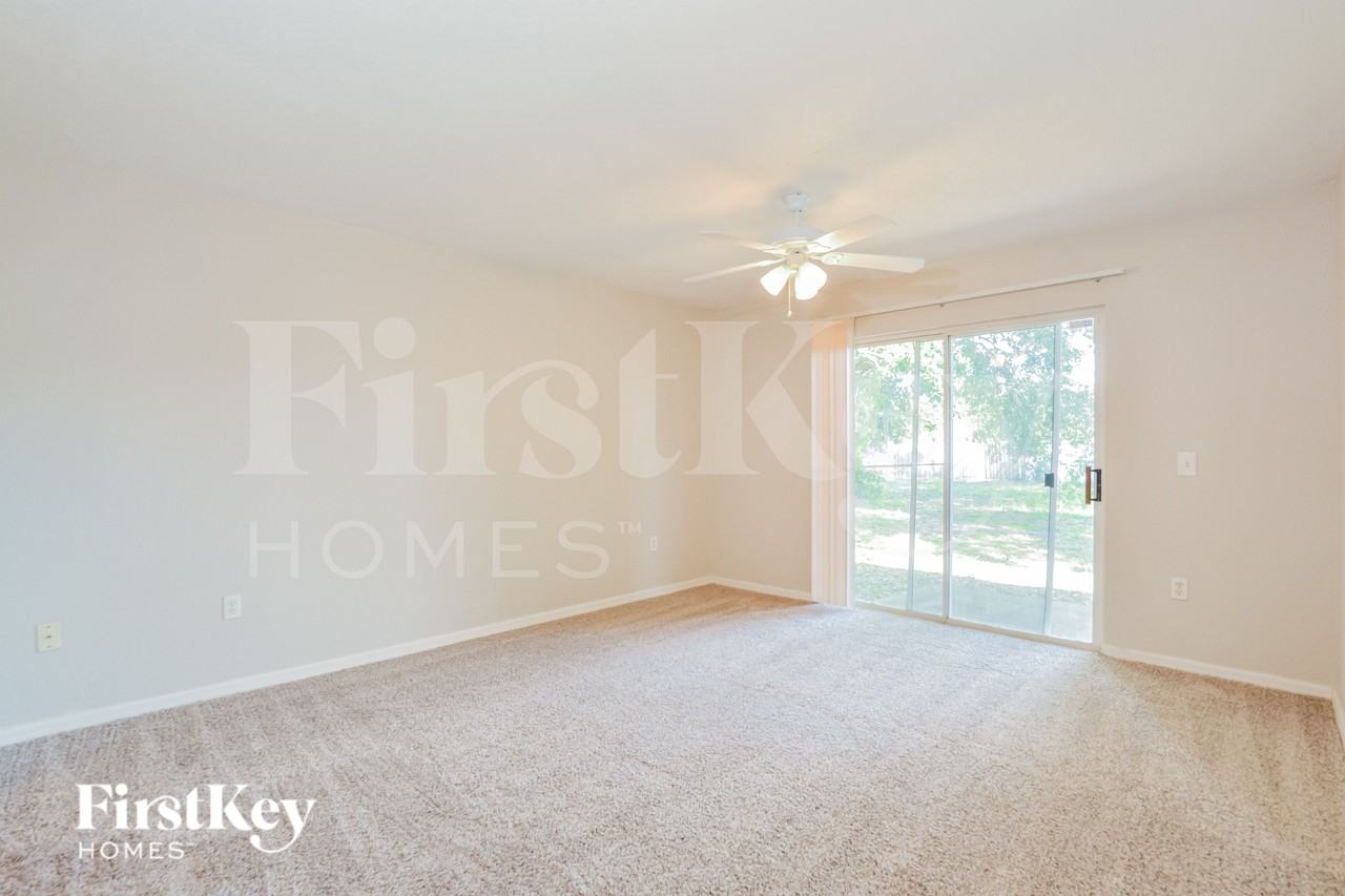 743 Pelican Ct - Photo 5 of 16
