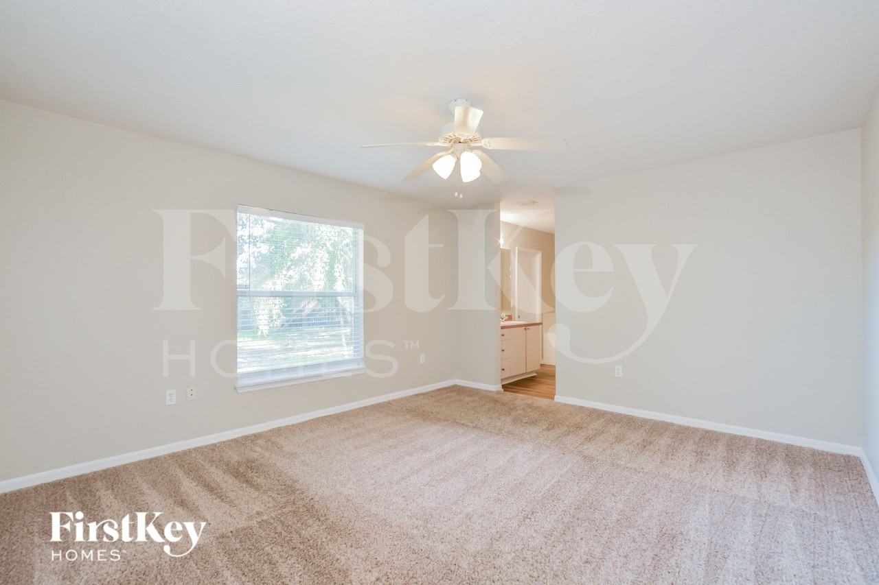 743 Pelican Ct - Photo 7 of 16