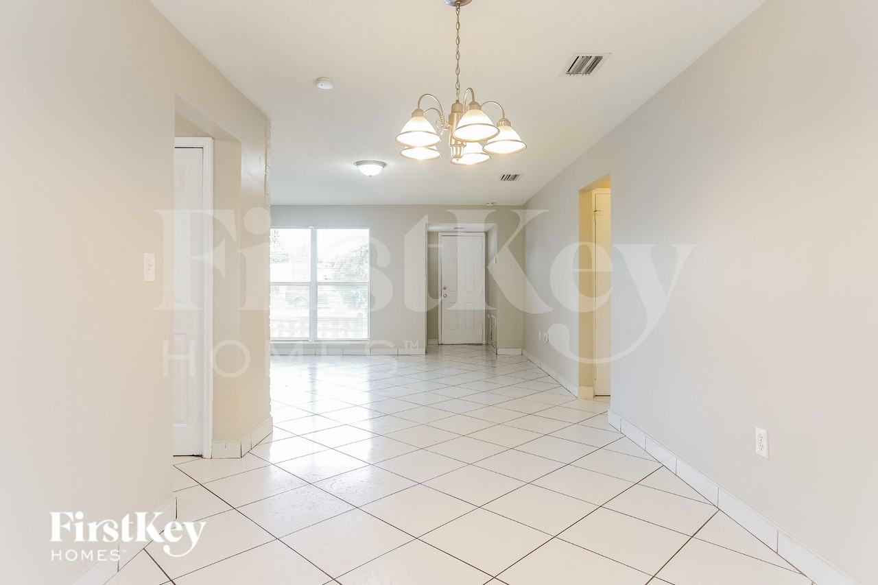 6891 Nw 25th Ct - Photo 5 of 16