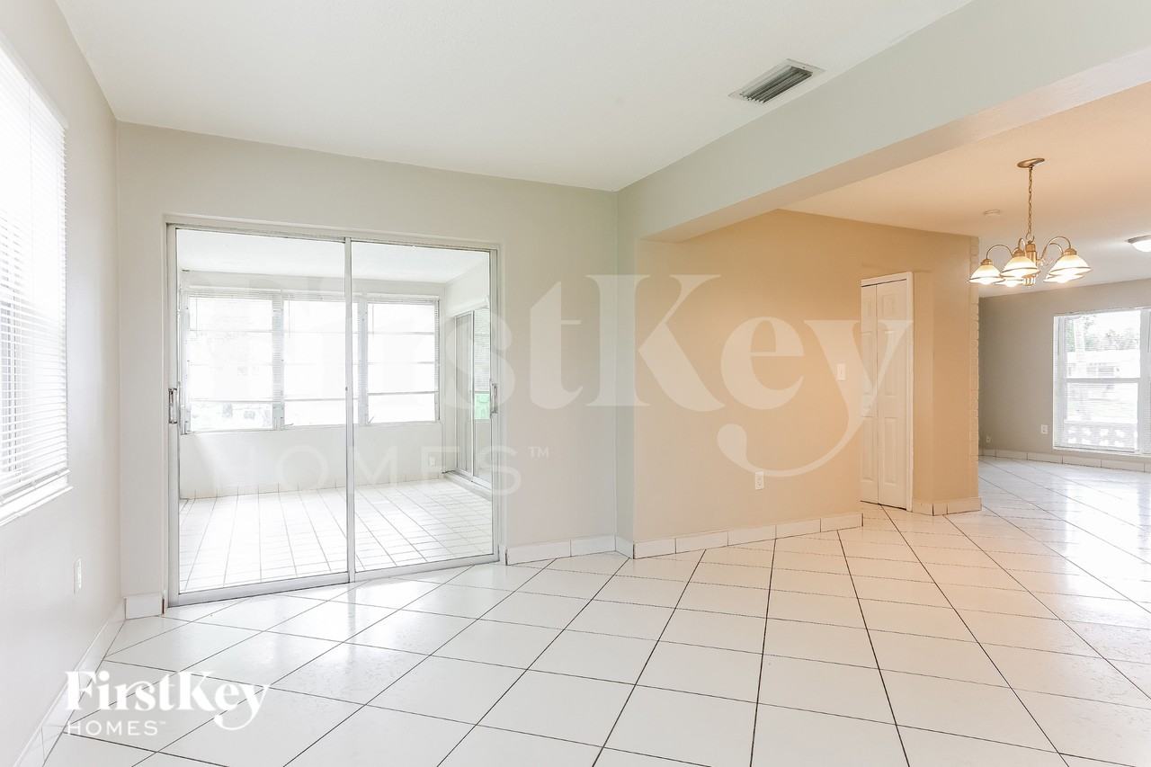 6891 Nw 25th Ct - Photo 6 of 16