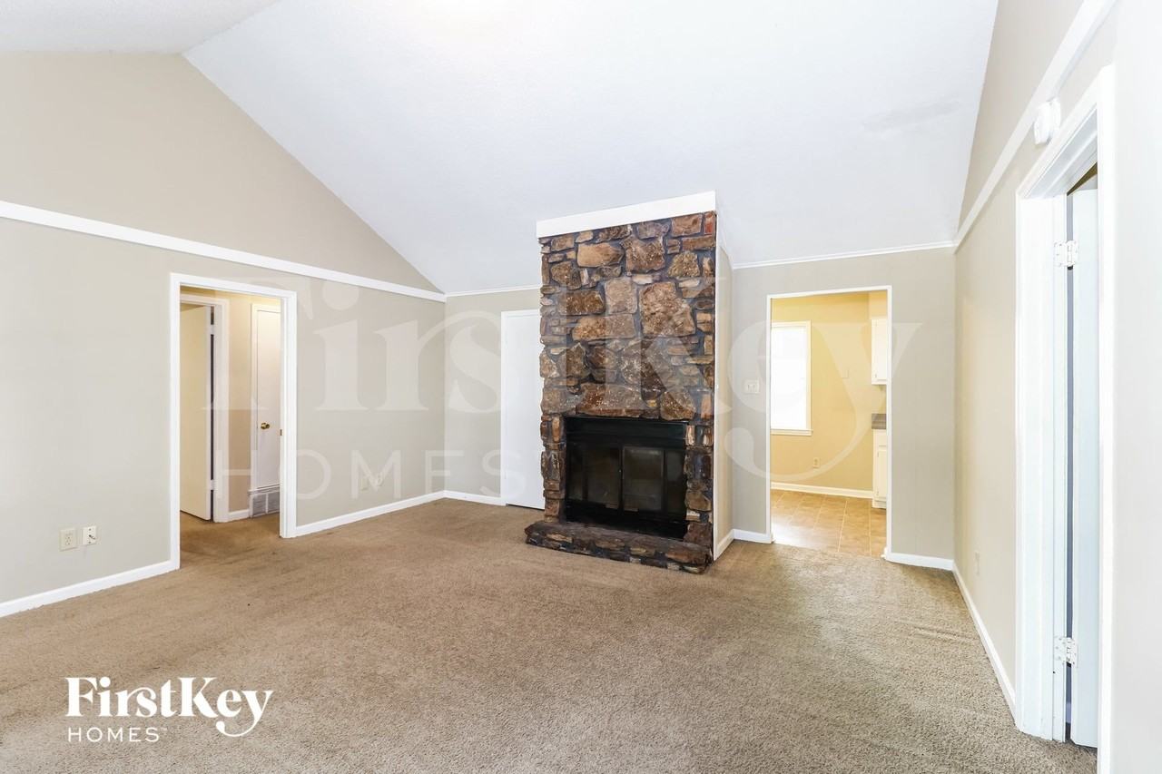 6684 Elmore Rd - Photo 4 of 15